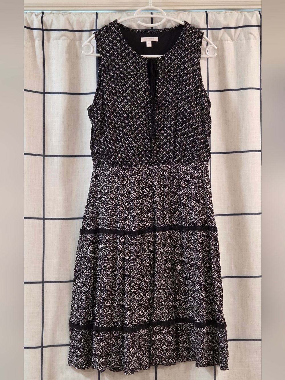 LC Lauren Conrad Black and White Sleeveless Midi Dress - Size M